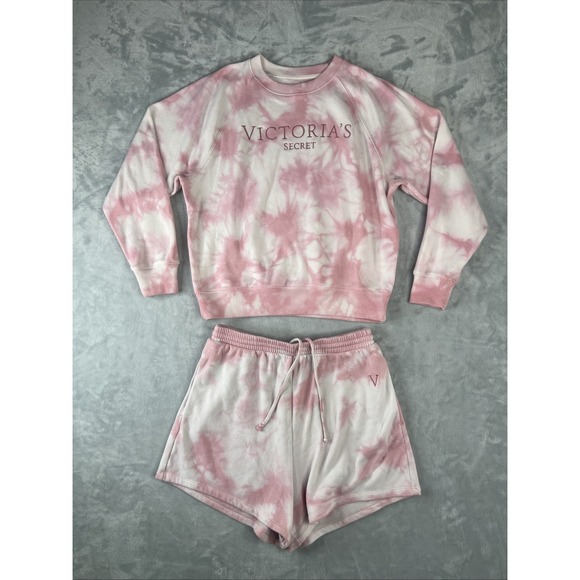 Victoria Secret pink soft fleece Sweater With Shorts - Picture 1 of 14